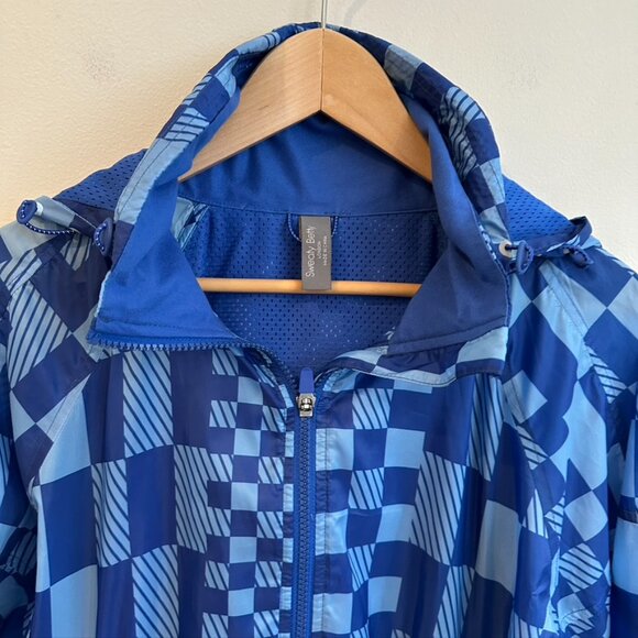 Sweaty Betty Pack Away Lightweight Jacket in Blue Graphic Print - Picture 4 of 7